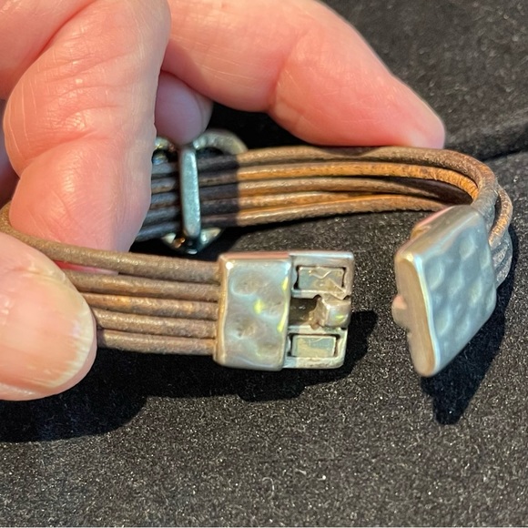 Leather Bracelet with Silver Heart and Magnetic Clasp - Picture 3 of 4